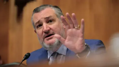 Senator Ted Cruz Likens US Media Regulator to ‘Mafioso’ on Kimmel’s Show